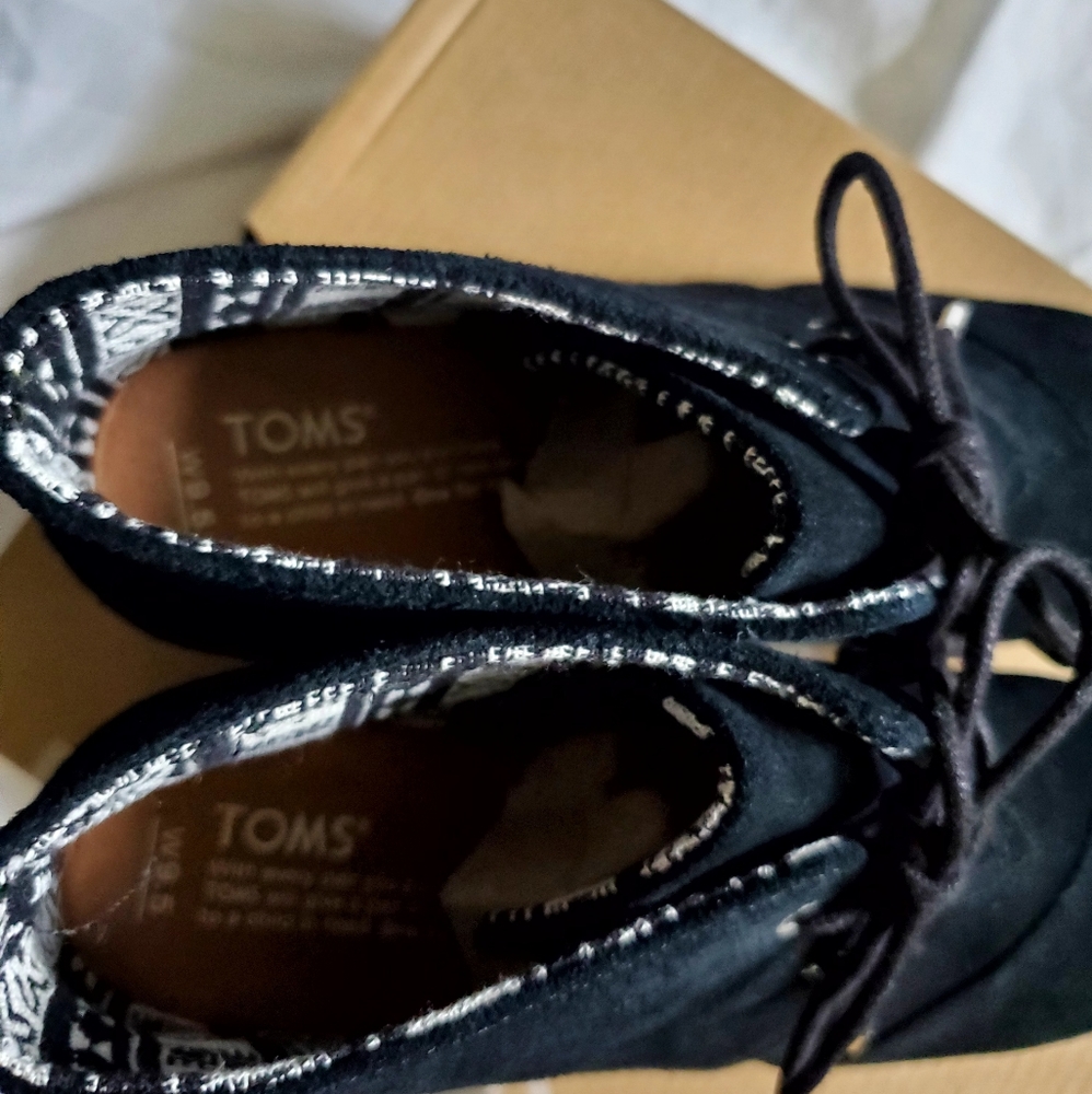 Toms Booties - Picture 8 of 9